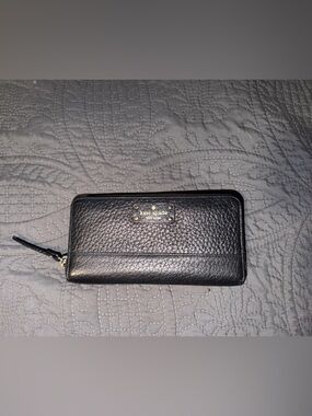 kate spade black pebbled leather zip wallet with gold logo